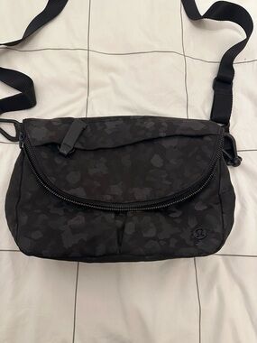 lululemon athletica Festival Bag 5L Black Camo Crossbody Bag